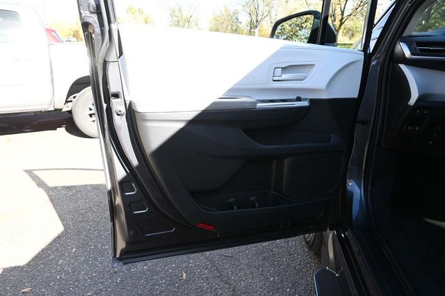 2025 Toyota Sienna LE FWD 8-Passenger - 22945229 - 27