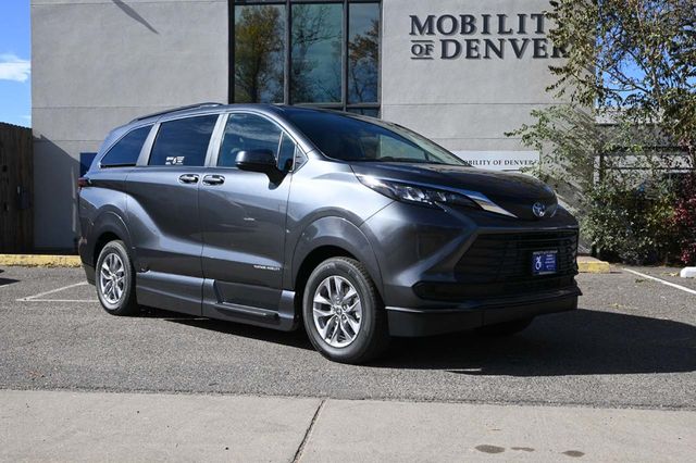 2025 Toyota Sienna LE FWD 8-Passenger - 22945229 - 2