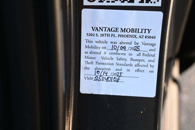 2025 Toyota Sienna LE FWD 8-Passenger - 22945229 - 32