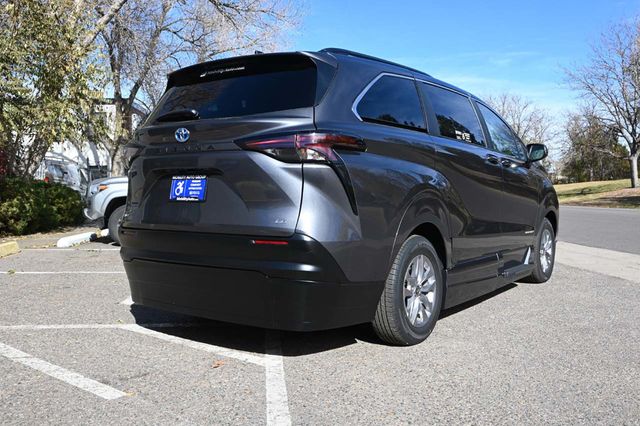 2025 Toyota Sienna LE FWD 8-Passenger - 22945229 - 5