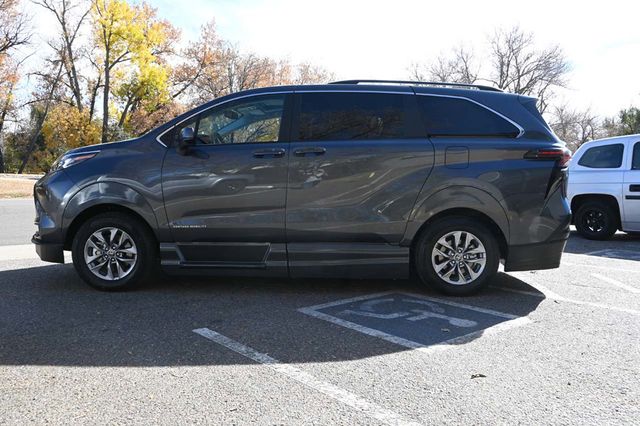 2025 Toyota Sienna LE FWD 8-Passenger - 22945229 - 8