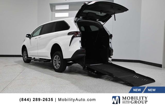 2025 Toyota Sienna LE FWD 8-Passenger - 23008612 - 0