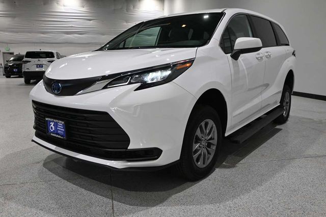 2025 Toyota Sienna LE FWD 8-Passenger - 23008612 - 9