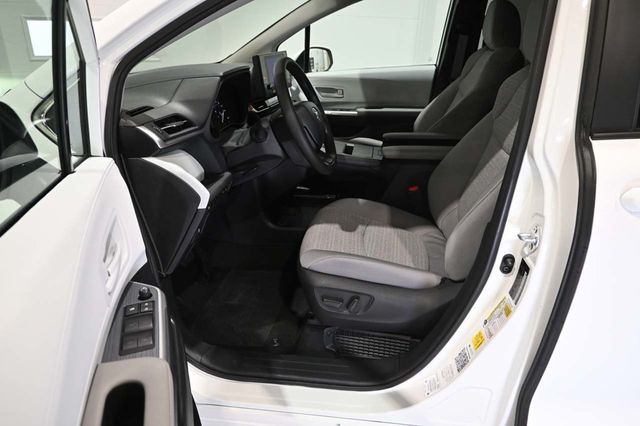 2025 Toyota Sienna LE FWD 8-Passenger - 23008612 - 12