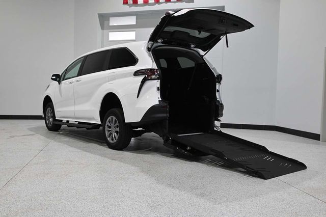 2025 Toyota Sienna LE FWD 8-Passenger - 23008612 - 1