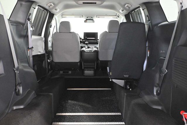 2025 Toyota Sienna LE FWD 8-Passenger - 23008612 - 19