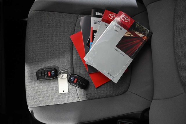 2025 Toyota Sienna LE FWD 8-Passenger - 23008612 - 35