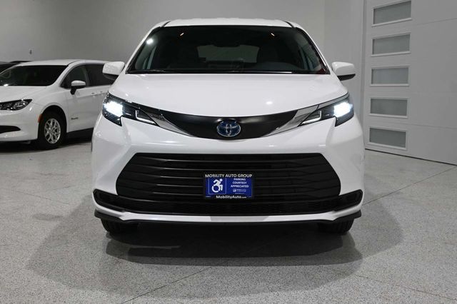 2025 Toyota Sienna LE FWD 8-Passenger - 23008612 - 3