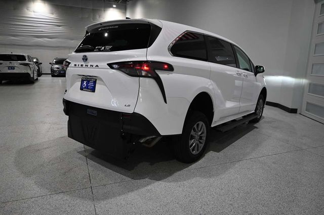2025 Toyota Sienna LE FWD 8-Passenger - 23008612 - 5