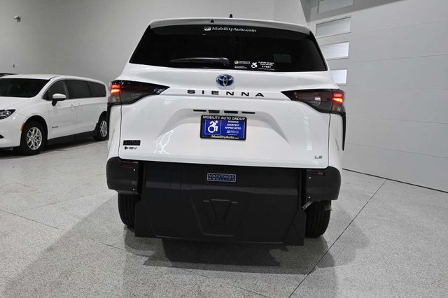2025 Toyota Sienna LE FWD 8-Passenger - 23008612 - 6