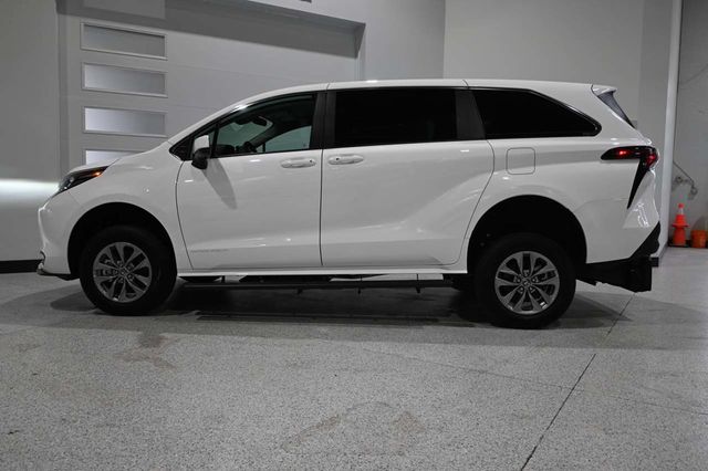 2025 Toyota Sienna LE FWD 8-Passenger - 23008612 - 8