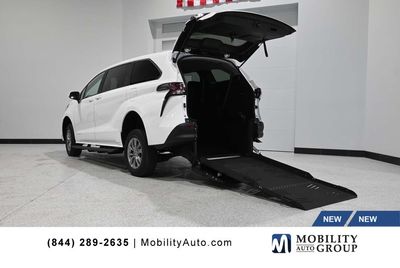 2025 Toyota Sienna - 5TDKRKEC2SS281408