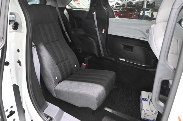 2025 Toyota Sienna LE FWD 8-Passenger - 23008613 - 16