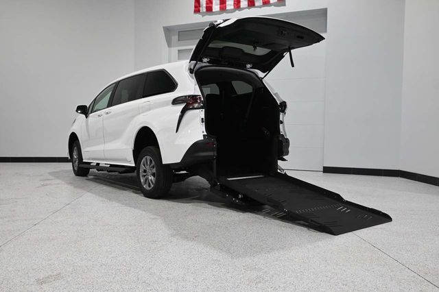 2025 Toyota Sienna LE FWD 8-Passenger - 23008613 - 1