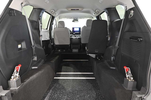2025 Toyota Sienna LE FWD 8-Passenger - 23008613 - 19