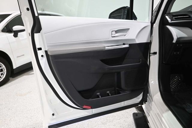 2025 Toyota Sienna LE FWD 8-Passenger - 23008613 - 26