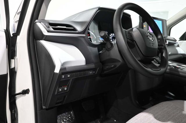 2025 Toyota Sienna LE FWD 8-Passenger - 23008613 - 27