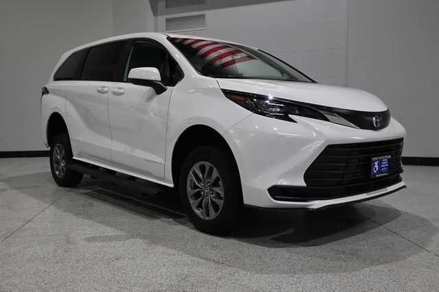 2025 Toyota Sienna LE FWD 8-Passenger - 23008613 - 2