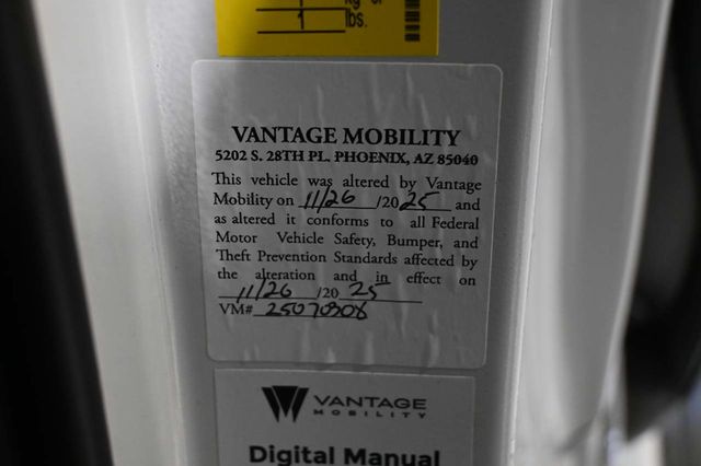 2025 Toyota Sienna LE FWD 8-Passenger - 23008613 - 31