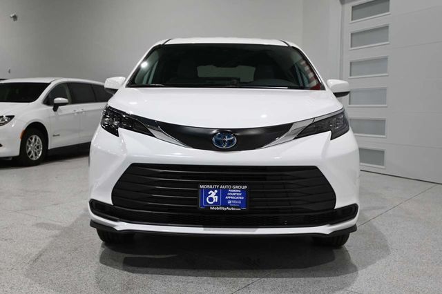 2025 Toyota Sienna LE FWD 8-Passenger - 23008613 - 3