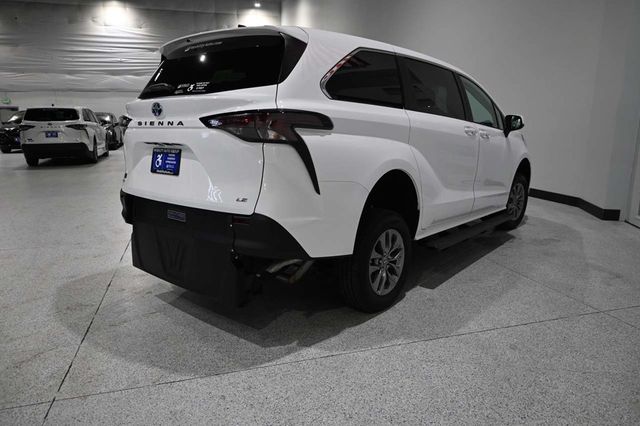 2025 Toyota Sienna LE FWD 8-Passenger - 23008613 - 5