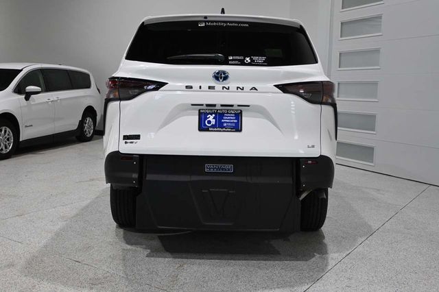 2025 Toyota Sienna LE FWD 8-Passenger - 23008613 - 6