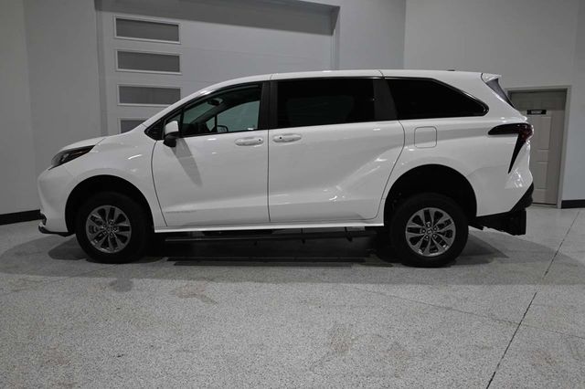 2025 Toyota Sienna LE FWD 8-Passenger - 23008613 - 8