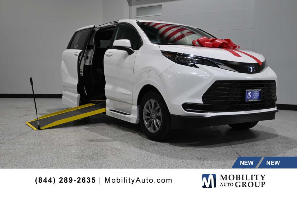 2025 Toyota Sienna LE FWD 8-Passenger - 23008614 | Video 1