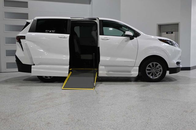 2025 Toyota Sienna LE FWD 8-Passenger - 23008614 - 16