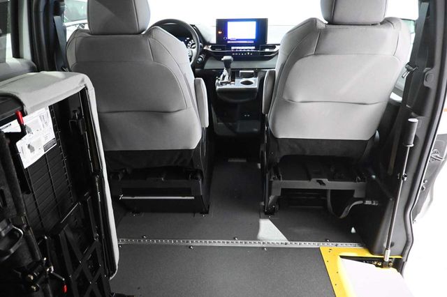 2025 Toyota Sienna LE FWD 8-Passenger - 23008614 - 21