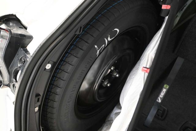 2025 Toyota Sienna LE FWD 8-Passenger - 23008614 - 28