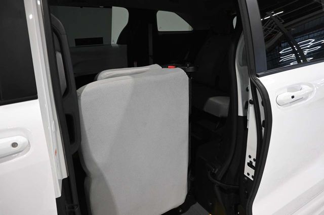 2025 Toyota Sienna LE FWD 8-Passenger - 23008614 - 29