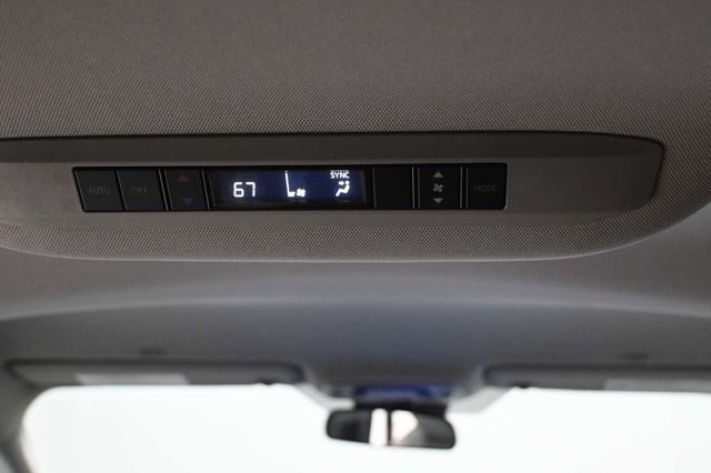 2025 Toyota Sienna LE FWD 8-Passenger - 23008614 - 31