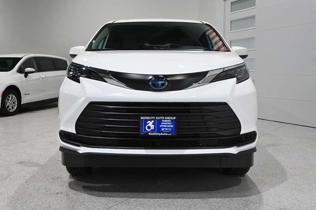 2025 Toyota Sienna LE FWD 8-Passenger - 23008614 - 3