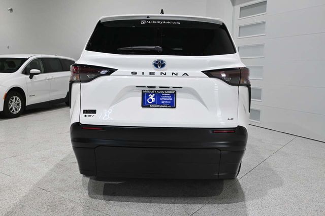 2025 Toyota Sienna LE FWD 8-Passenger - 23008614 - 6