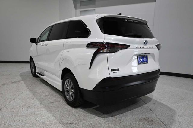 2025 Toyota Sienna LE FWD 8-Passenger - 23008614 - 7