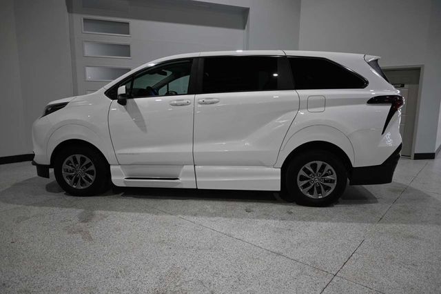 2025 Toyota Sienna LE FWD 8-Passenger - 23008614 - 8