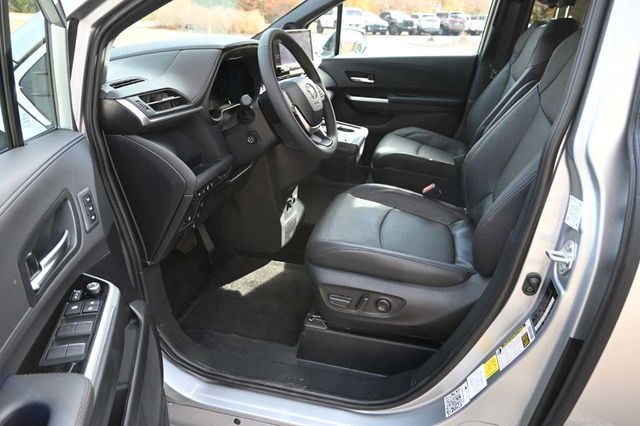 2025 Toyota Sienna Platinum AWD 7-Passenger - 22945230 - 12