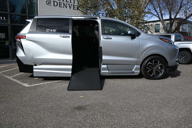 2025 Toyota Sienna Platinum AWD 7-Passenger - 22945230 - 16