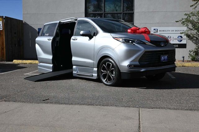 2025 Toyota Sienna Platinum AWD 7-Passenger - 22945230 - 1