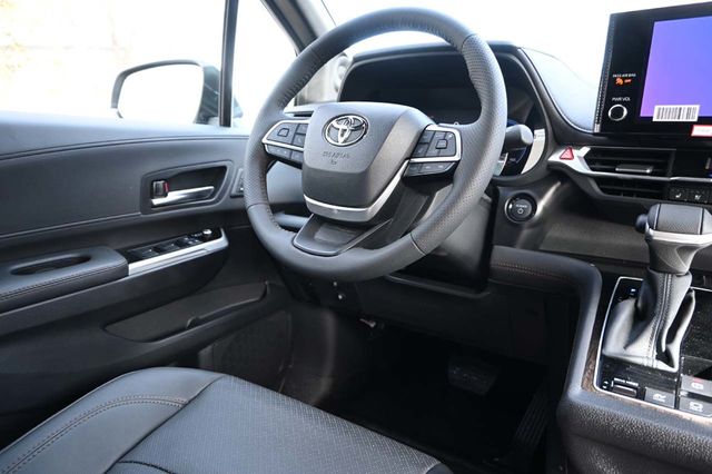 2025 Toyota Sienna Platinum AWD 7-Passenger - 22945230 - 23