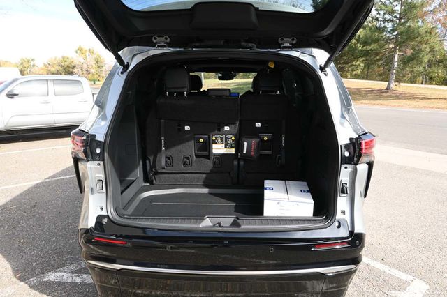 2025 Toyota Sienna Platinum AWD 7-Passenger - 22945230 - 24