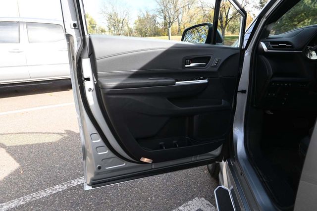 2025 Toyota Sienna Platinum AWD 7-Passenger - 22945230 - 28