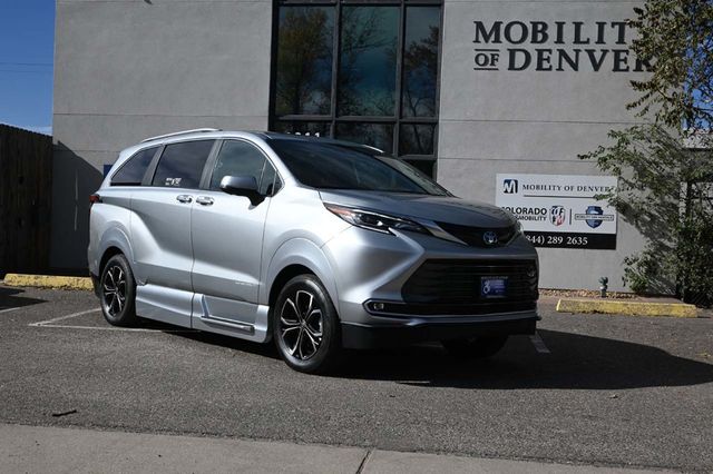 2025 Toyota Sienna Platinum AWD 7-Passenger - 22945230 - 2