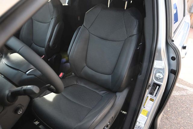 2025 Toyota Sienna Platinum AWD 7-Passenger - 22997872 - 13