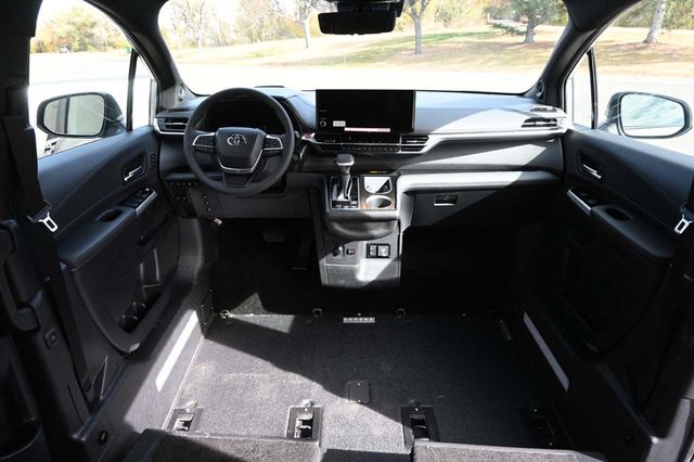 2025 Toyota Sienna Platinum AWD 7-Passenger - 22997872 - 20