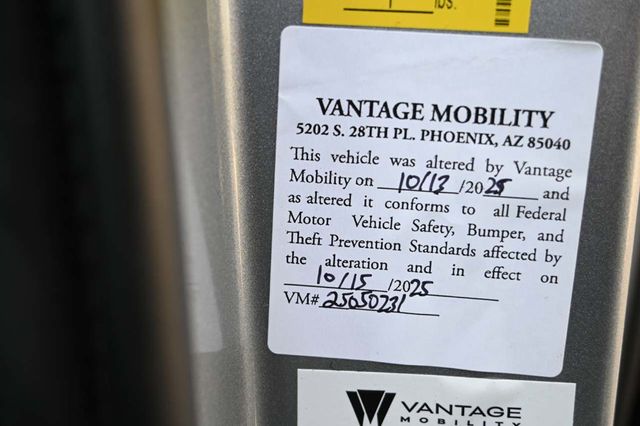 2025 Toyota Sienna Platinum AWD 7-Passenger - 22997872 - 33