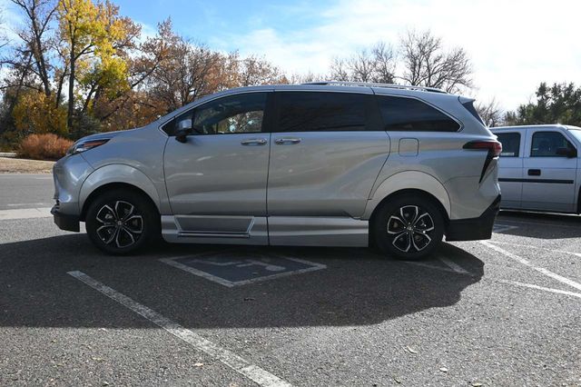 2025 Toyota Sienna Platinum AWD 7-Passenger - 22997872 - 8