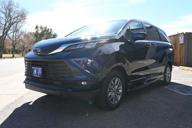 2025 Toyota Sienna XLE AWD 7-Passenger - 22945228 - 9