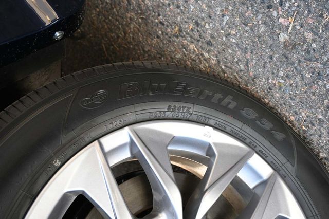 2025 Toyota Sienna XLE AWD 7-Passenger - 22945228 - 11